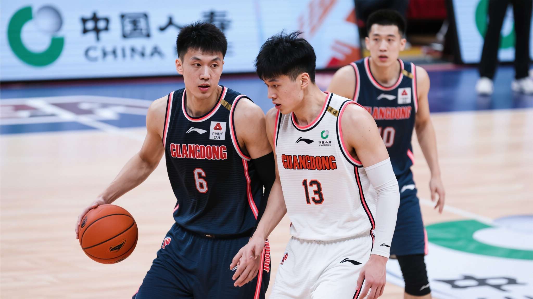 G3广东战北京前瞻!后场+锋线得分仍需支棱,两大外或成胜负手! 广东锋线历来是球队的得分支柱,但系列赛中的表现让人略感担忧。部分场次中,锋线球员